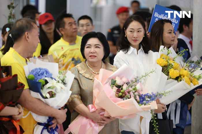 วิว กุลวุฒิ” เดินทางถึงไทย หลังสร้างประวัติศาสตร์คว้าเหรียญเงินให้ทัพแบดไทย