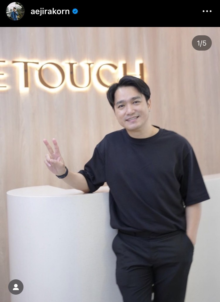 เอ๊ะ จิรากร พร้อมทนายขึ้นศาลในคดีทำร้ายร่างกาย แต่คู่กรณีไม่มา