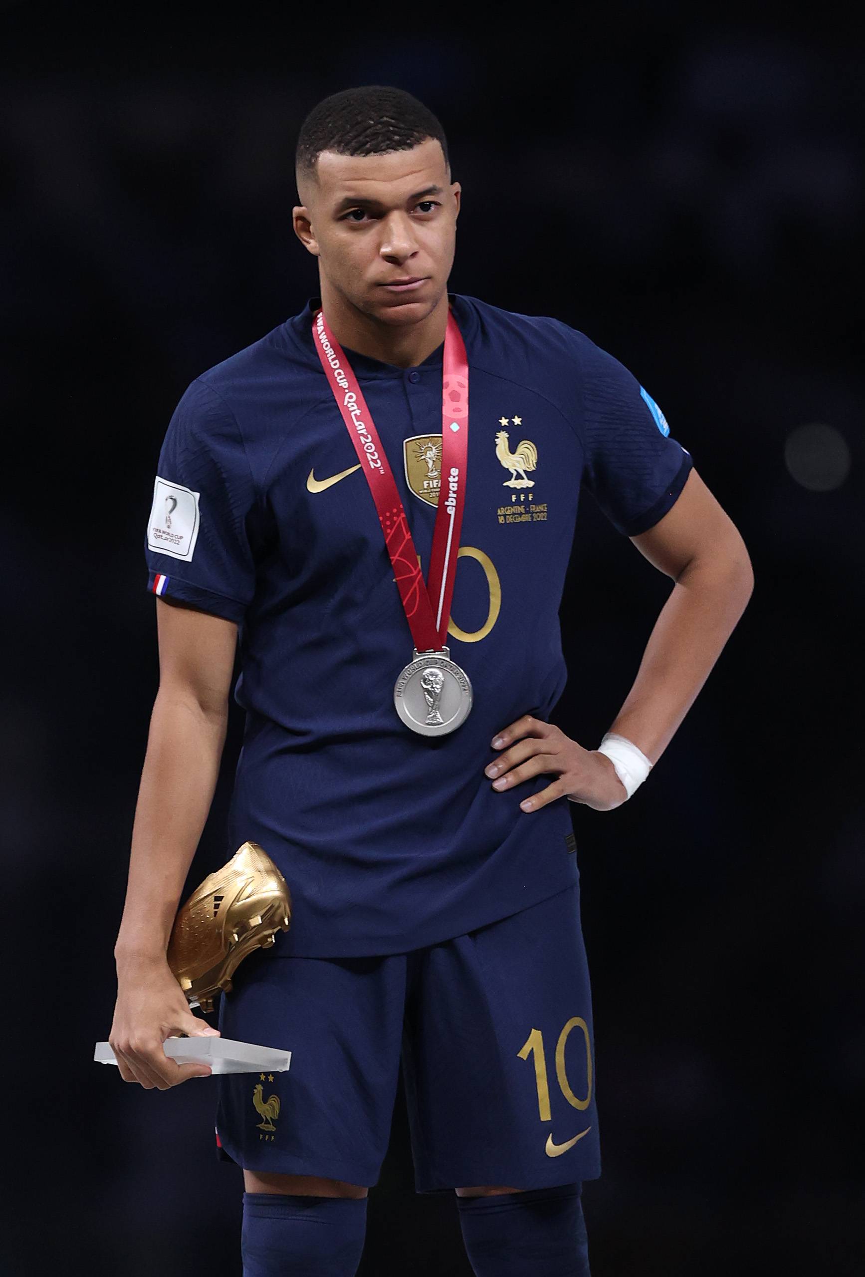 เกือบแตะ26ล้าน!! เรตติ้งผู้ชมนัดชิงฟุตบอลโลกคู่ 'ฝรั่งเศส-อาร์เจน' ทุบสถิติทั่วโลก เกือบแตะ26ล้าน!! เรตติ้งผู้ชมนัดชิงฟุตบอลโลกคู่ 'ฝรั่งเศส-อาร์เจน' ทุบสถิติทั่วโลก