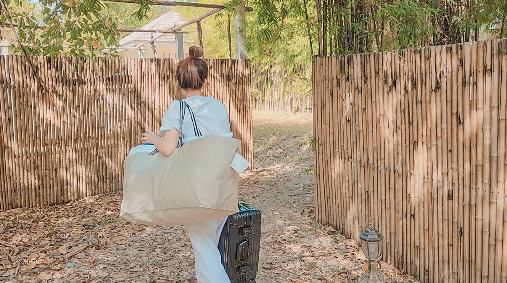 สุดแหวกแนว!! “โบวี่ อัฐมา” ควงว่าที่เจ้าบ่าว ปาร์ตี้สละโสด เข้าคอร์สปฏิบัติธรรม สุดแหวกแนว!! “โบวี่ อัฐมา” ควงว่าที่เจ้าบ่าว ปาร์ตี้สละโสด เข้าคอร์สปฏิบัติธรรม