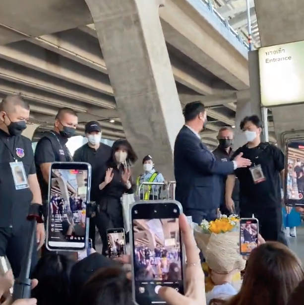 ถึงไทยแล้ว!! ‘พัคอึนบิน’ นางเอก ‘อูยองอู’ คิวต์ทะลุแมสก์ก่อนจัดแฟนมีต 5 พ.ย.นี้ ถึงไทยแล้ว!! ‘พัคอึนบิน’ นางเอก ‘อูยองอู’ คิวต์ทะลุแมสก์ก่อนจัดแฟนมีต 5 พ.ย.นี้