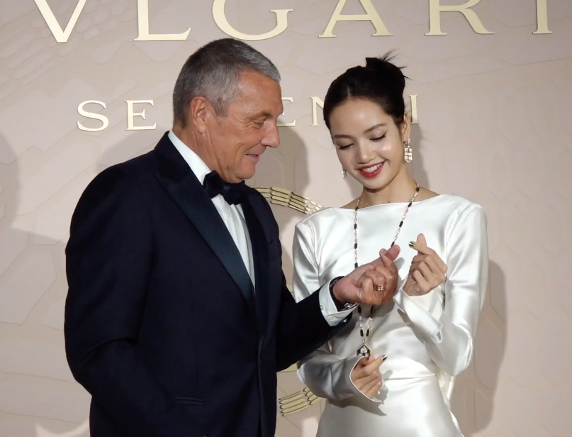 ยิ้มสยามสาดออร่า!! ‘ลิซ่า BLACKPINK’ สวยครองเทรนด์โลกในอีเวนต์ Bvlgari กรุงโซล