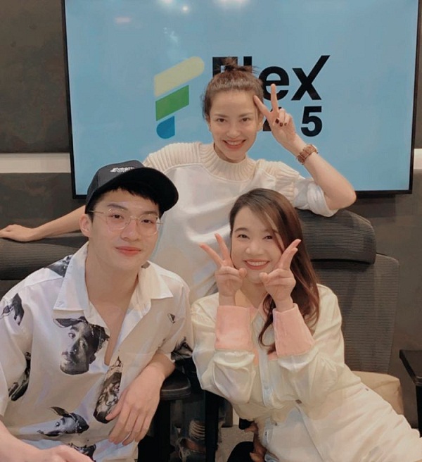 “อ้อม พิยดา” ขอร้องห้ามแฟนคลับมารอหน้าห้องจัดรายการ หวั่นติดโควิด-19 (มีคลิป) “อ้อม พิยดา” ขอร้องห้ามแฟนคลับมารอหน้าห้องจัดรายการ หวั่นติดโควิด-19 (มีคลิป)