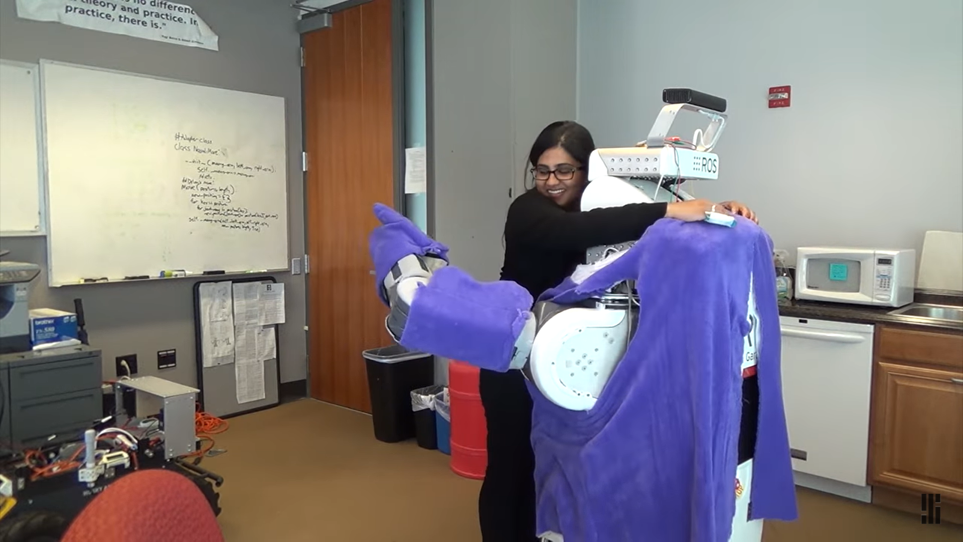 ‘HuggieBot 2.0’ หุ่นยนต์กอด อบอุ่นไม่แพ้มนุษย์ ‘HuggieBot 2.0’ หุ่นยนต์กอด อบอุ่นไม่แพ้มนุษย์