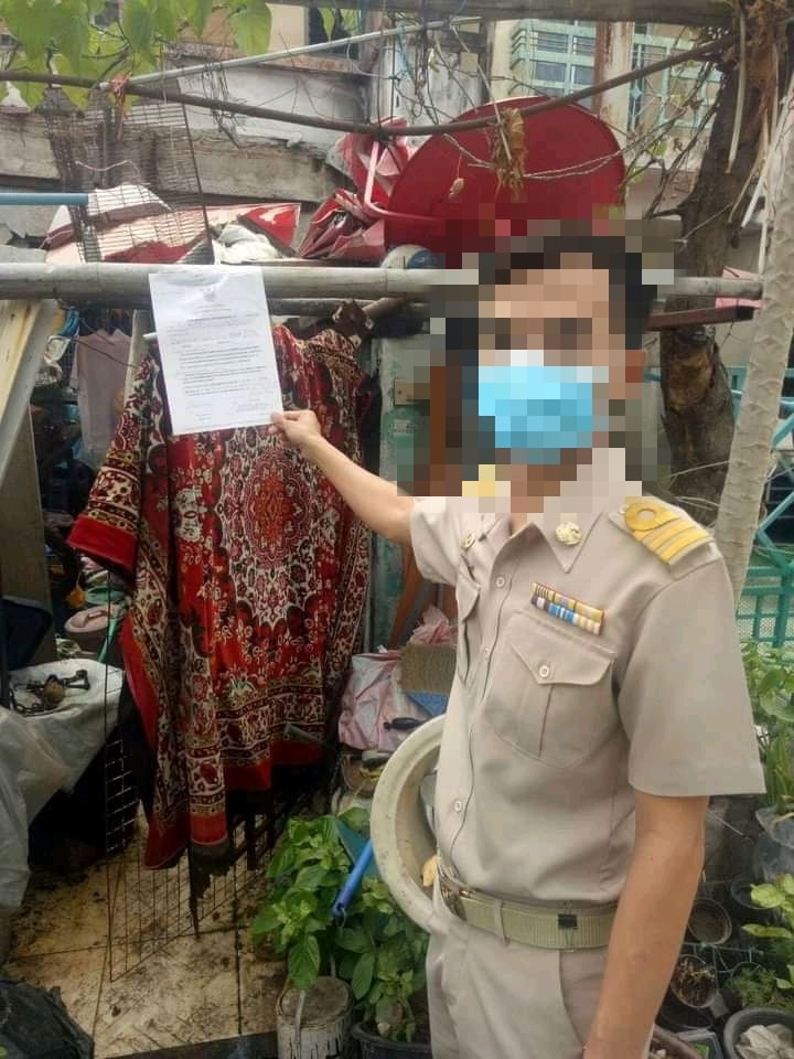 สาวร้องทุกข์ เพื่อนบ้านทิ้งขยะล้น แถมขับถ่าย-อาบน้ำ หน้าบ้าน
