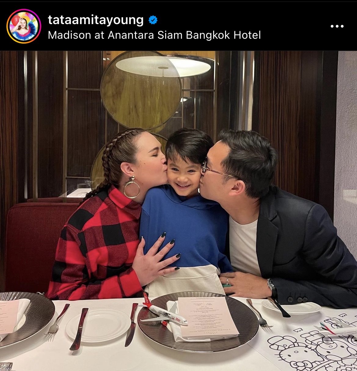 ภาพอบอุ่น!ภาพอบอุ่น! ทาทา ยัง ร่วมเฟรมอดีตสามี หมอฉัตรอดุลย์หลังร่วมวันเกิดลูกชาย ภาพอบอุ่น!ภาพอบอุ่น! ทาทา ยัง ร่วมเฟรมอดีตสามี หมอฉัตรอดุลย์หลังร่วมวันเกิดลูกชาย