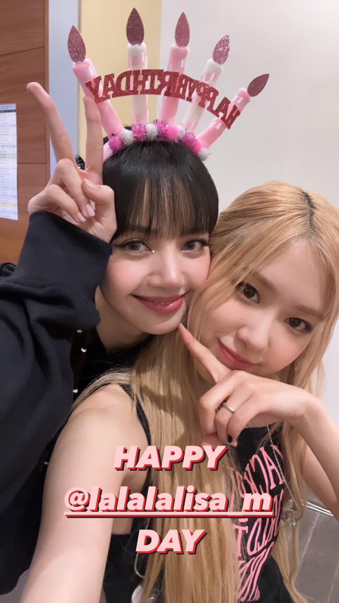 ฮอตครองเทรนด์โลก!! บลิงค์และวง BLACKPINK อวยพรวันเกิด ‘ลิซ่า’ อายุครบ 26 ปี ฮอตครองเทรนด์โลก!! บลิงค์และวง BLACKPINK อวยพรวันเกิด ‘ลิซ่า’ อายุครบ 26 ปี