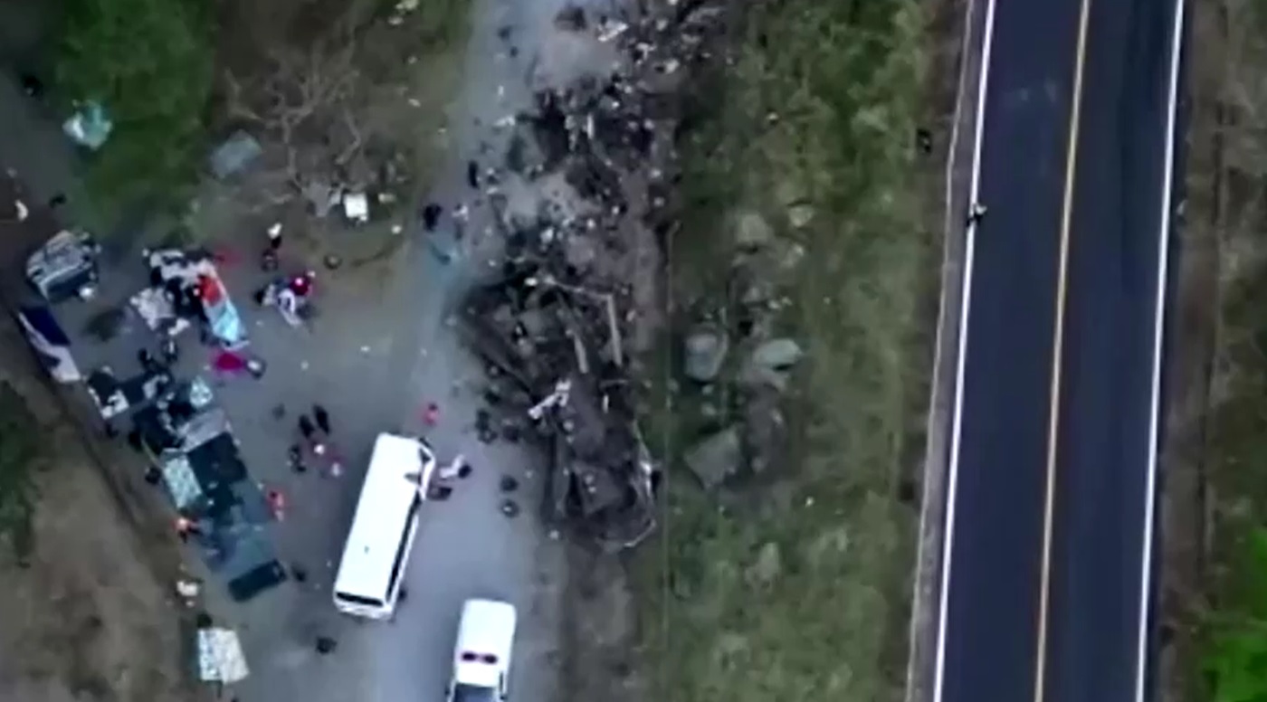 สลด! รถบัสผู้อพยพตกหน้าผาในปานามา ผู้เสียชีวิตแล้ว 39 ราย