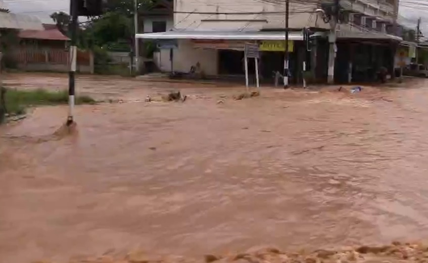 น้ำท่วมหล่มสักยังหนัก! มวลน้ำเทือกเขาสมทบอีกระลอกหนักสุดในรอบ 15 ปี น้ำท่วมหล่มสักยังหนัก! มวลน้ำเทือกเขาสมทบอีกระลอกหนักสุดในรอบ 15 ปี