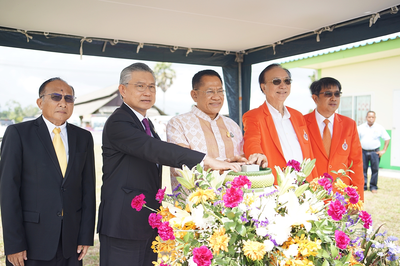 ซีพีเอฟ ส่งมอบ ฟาร์มสาธิตเลี้ยงหมู-ไก่ไข่ Green Farm แก่ ม.วลัยลักษณ์