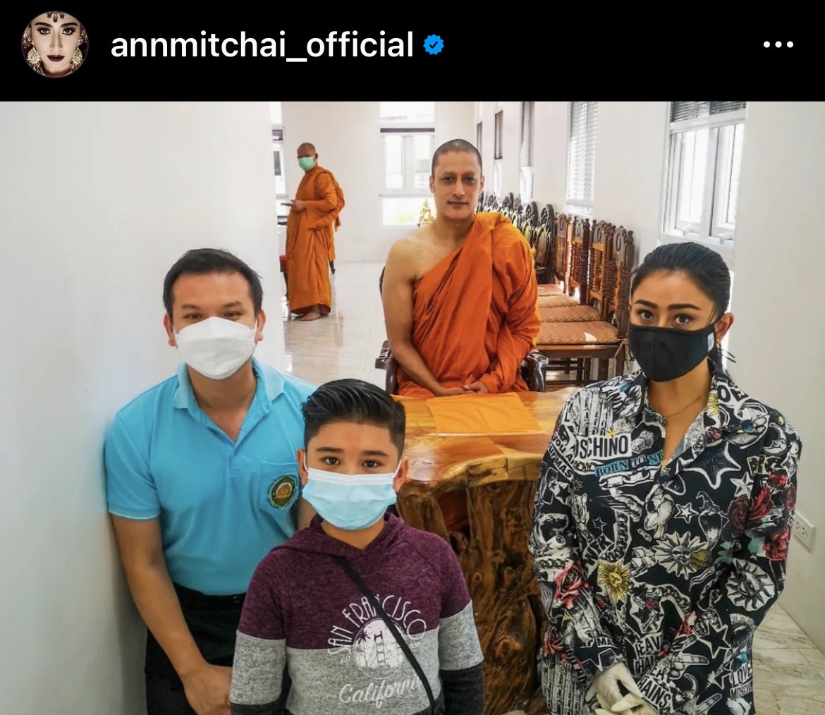 แอน มิตรชัย เผยภาพมีโอกาสถวายเพล พระกากัน มาลิค แอน มิตรชัย เผยภาพมีโอกาสถวายเพล พระกากัน มาลิค