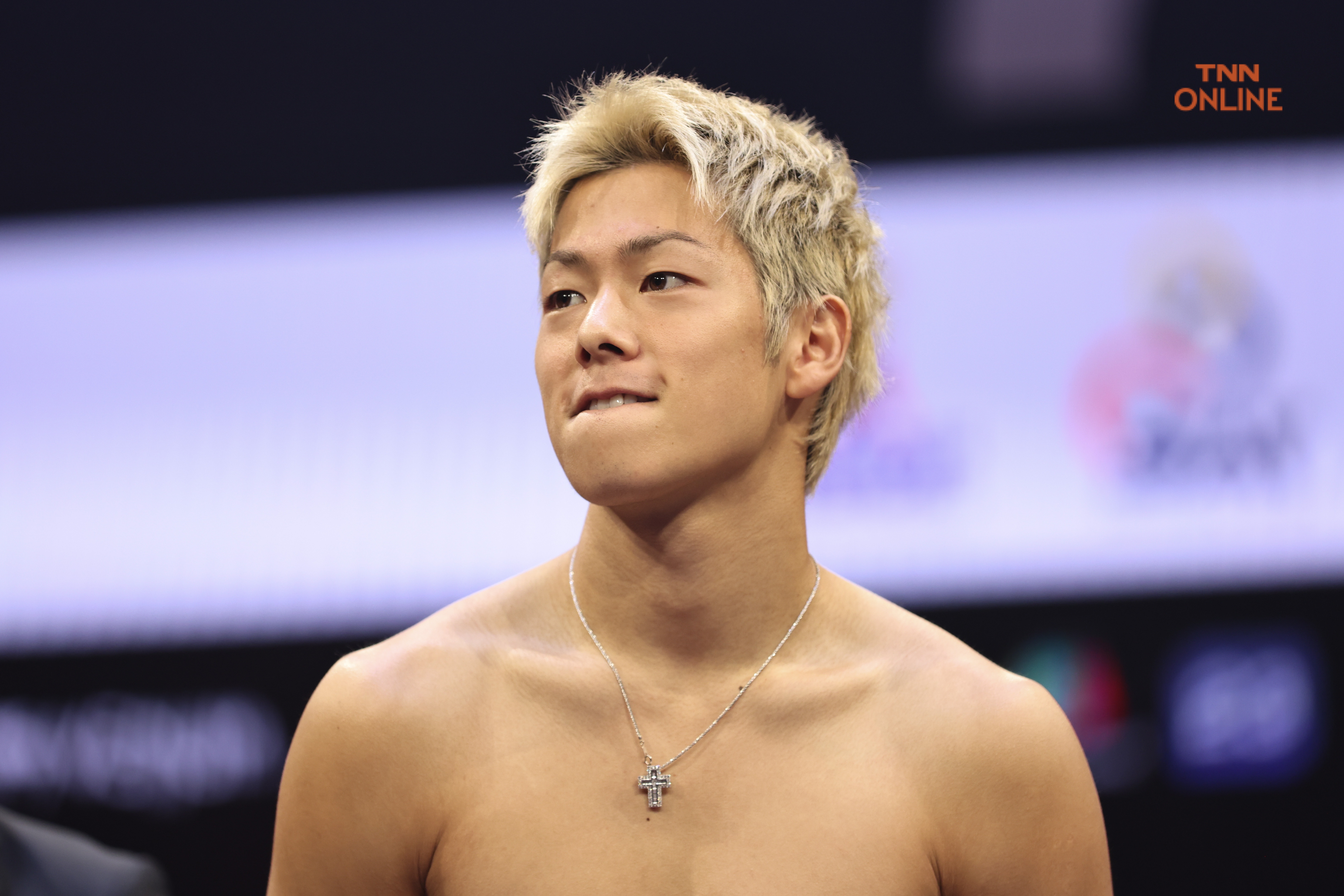 บัวขาวเผชิญหน้าโคตะ  มิอุระ ชั่งน้ำหนักตรวจร่างกายก่อนขึ้นชกจริงพรุ่งนี้