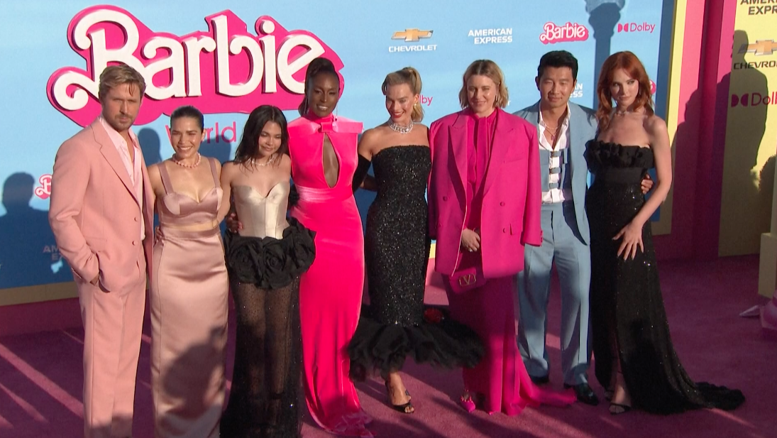 เปิดลุคแซ่บ!! รอบปฐมทัศน์โลกหนัง Barbie ‘มาร์โก ร็อบบี - ไรอัน กอสลิง’ นำทัพเดินพรมชมพู เปิดลุคแซ่บ!! รอบปฐมทัศน์โลกหนัง Barbie ‘มาร์โก ร็อบบี - ไรอัน กอสลิง’ นำทัพเดินพรมชมพู