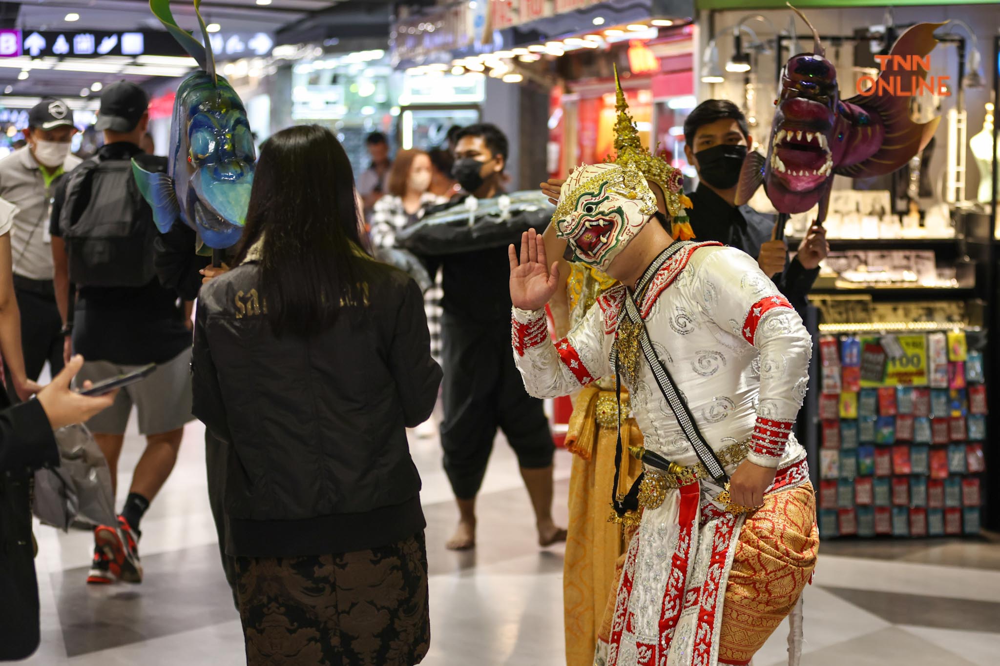 “หนุมาน” บุกกลางกรุง ทักทาย นทท. กระตุ้นท่องเที่ยวไทย “หนุมาน” บุกกลางกรุง ทักทาย นทท. กระตุ้นท่องเที่ยวไทย