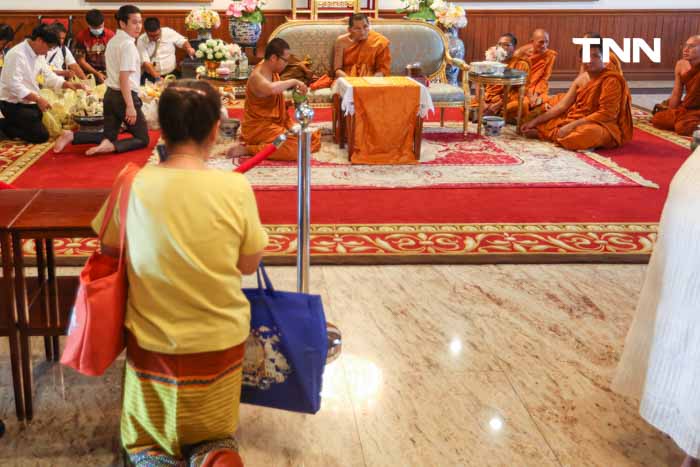 เข้ากราบ “หลวงปู่ ศิลา” พุทธศาสนิกชนแน่นวัดบวรฯตั้งแต่เช้า เข้ากราบ “หลวงปู่ ศิลา” พุทธศาสนิกชนแน่นวัดบวรฯตั้งแต่เช้า