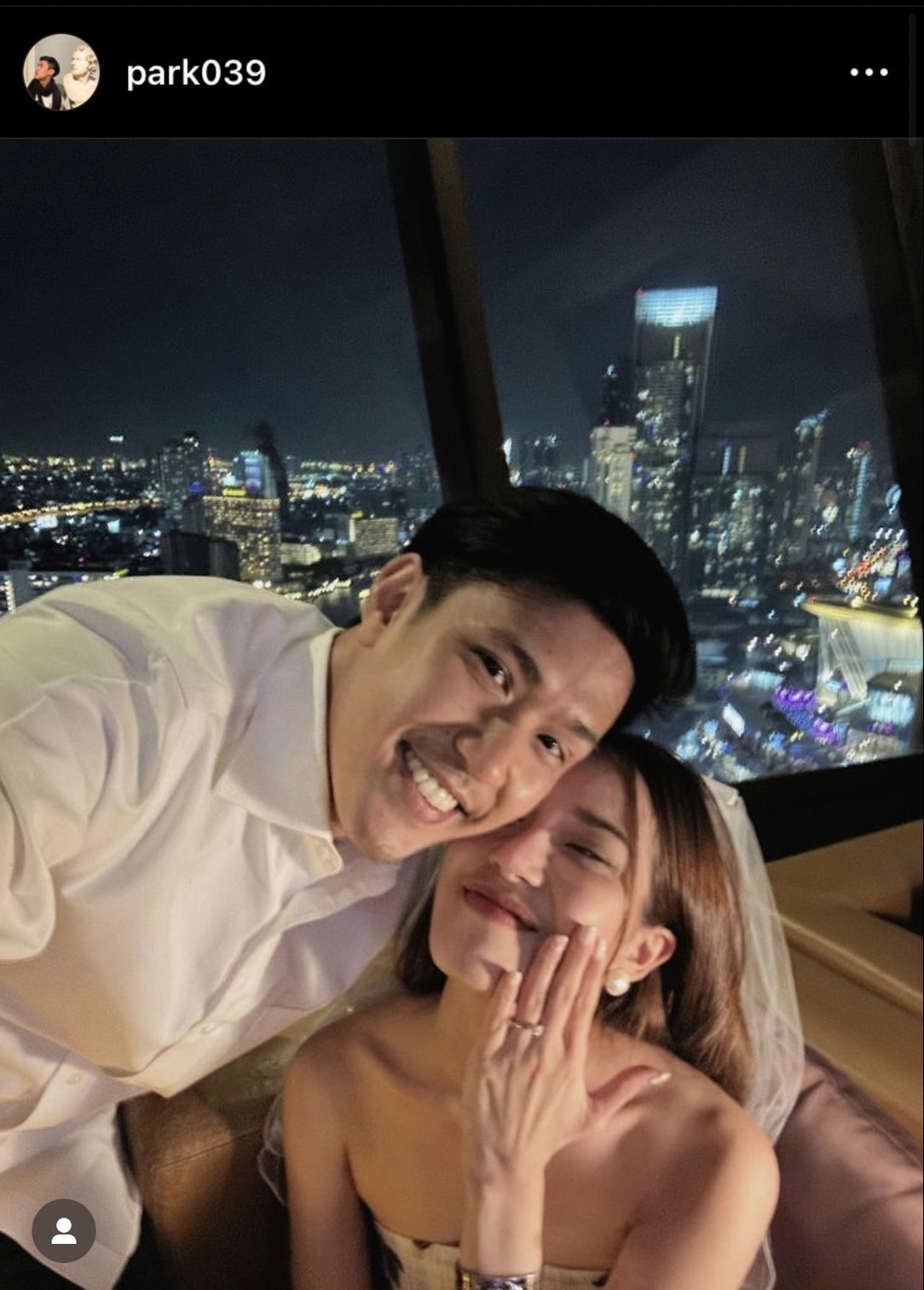 ปาร์ค Cocktail เซอร์ไพรส์ ขอแฟนสาวนอกวงการแต่งงานแล้ว ปาร์ค Cocktail เซอร์ไพรส์ ขอแฟนสาวนอกวงการแต่งงานแล้ว