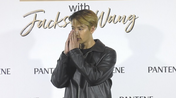 แจ็คสัน พาคุณพ่อคุณแม่ ร่วมงานอีเว้นท์ในเมืองไทย   (มีคลิป)