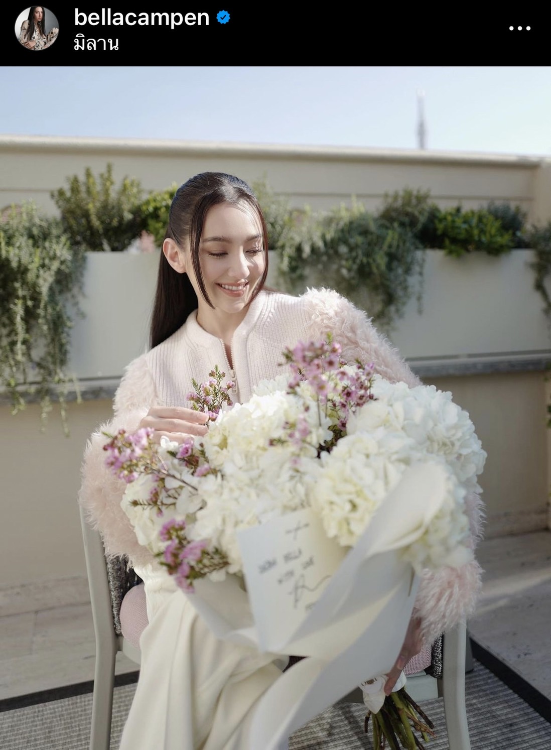 เบลล่า โพสต์ภาพสุดชิล หน้าสวยกับ อิโมจิหัวใจสีขาว... 