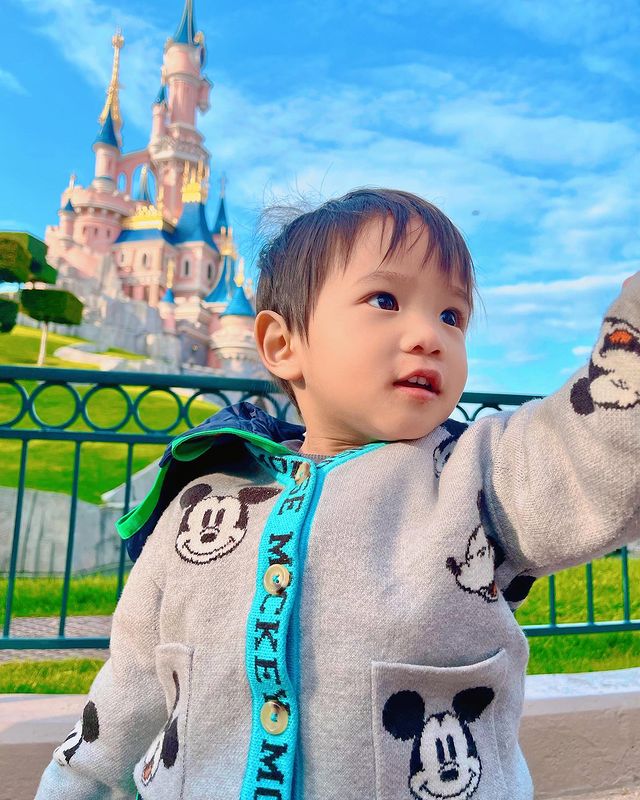 ส่องความสุขของครอบครัว ก้อย - ตูน ที่ประเทศฝรั่งเศส