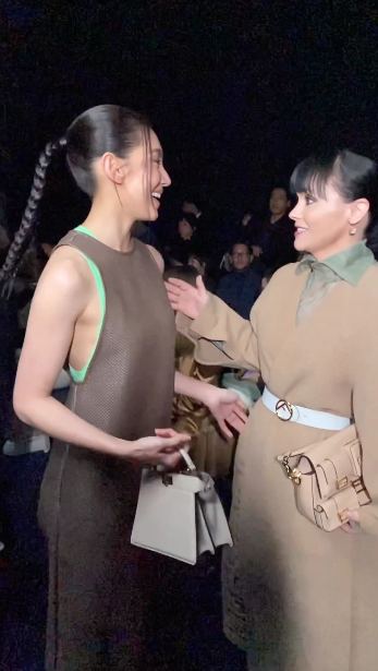 มิลานแตกแตน!! ‘ซงฮเยคโย-เบลล่า ราณี’ สวยแจ่มร่วมชมแฟชั่นโชว์แบรนด์ Fendi 