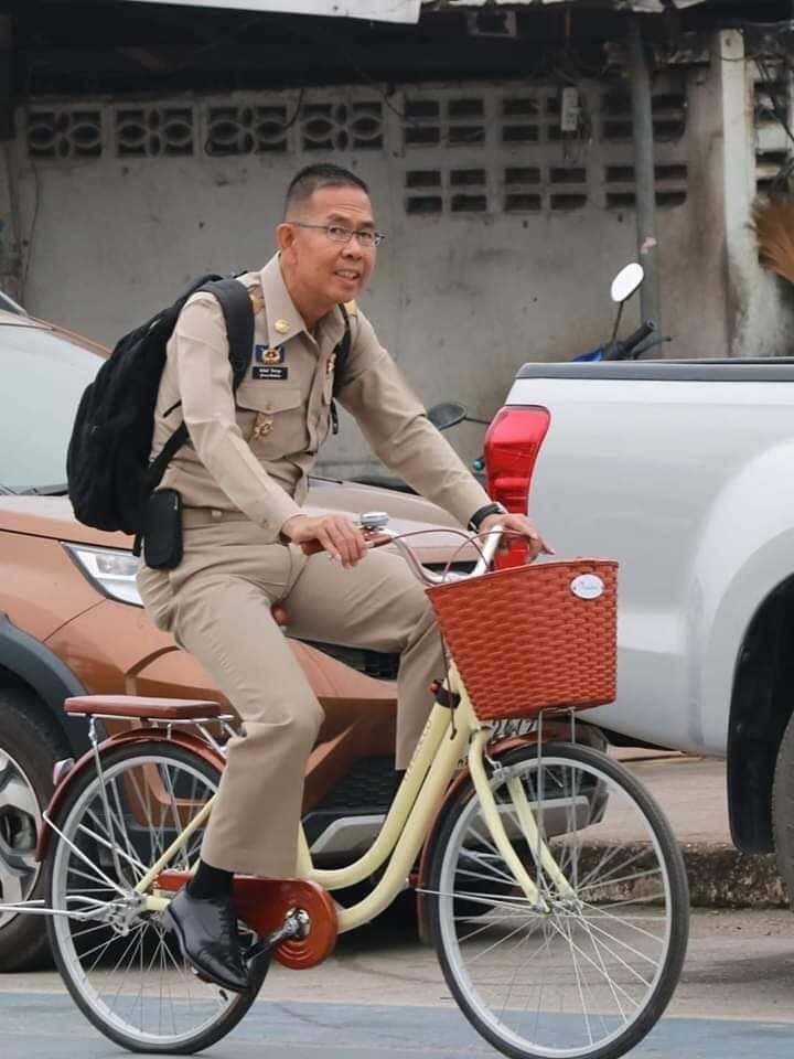 ทำความรู้จัก ชัยวัฒน์ ชื่นโกสุม ผู้นำร่องสละเงินเดือน ช่วยประชาชน ทำความรู้จัก ชัยวัฒน์ ชื่นโกสุม ผู้นำร่องสละเงินเดือน ช่วยประชาชน