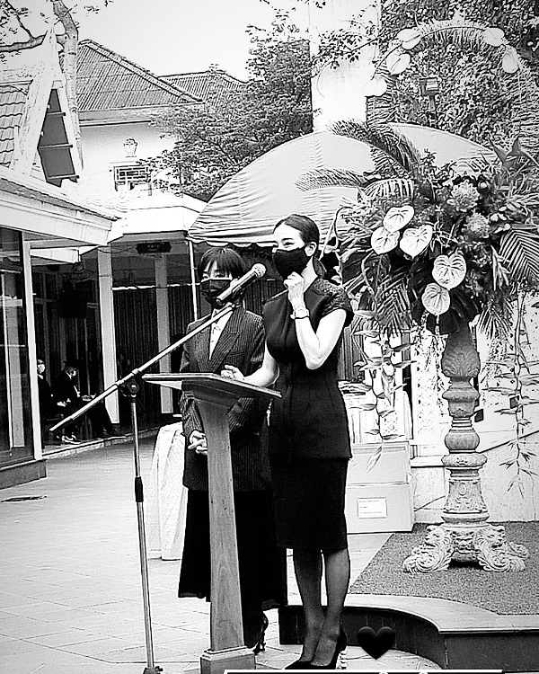 “คริส-พลอย” ร่วมพิธีฌาปนกิจส่งคุณพ่อเป็นครั้งสุดท้าย