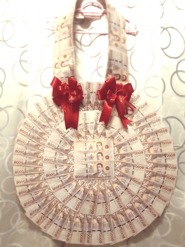 จัดหนัก! แฟนคลับหอบของเซอร์ไพรส์ต้อนรับ กลัฟ คณาวุฒิ หลังเซ็นสัญญาช่อง 3