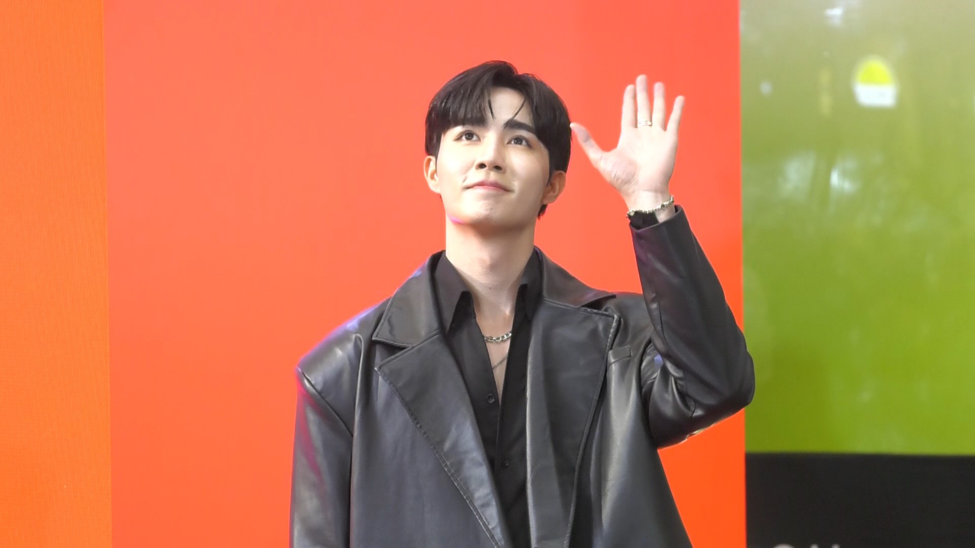 บาดเจ็บ เย็บ 8 เข็ม!! ซี พฤกษ์ ประสบอุบัติเหตุขณะถ่ายทำซีรีส์