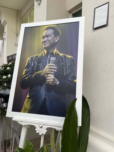 อี๊ฟ ขอความร่วมมือแขกที่มางานสวดอภิธรรม คุณพ่อต้อย เศรษฐา ปฏิบัติตัวอย่างเคร่งครัด!!