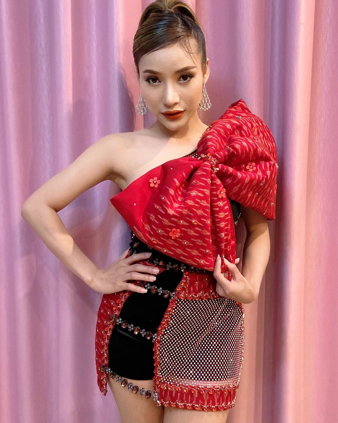 นุช วิลาวัลย์ ร้องเพลง รำถวาย แม่ฮันนี่ ศรีอีสาน เกิดเหตุการณ์ชวนขนลุก นุช วิลาวัลย์ ร้องเพลง รำถวาย แม่ฮันนี่ ศรีอีสาน เกิดเหตุการณ์ชวนขนลุก