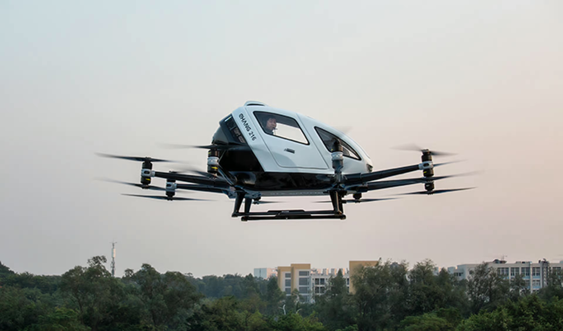 ยุคสมัยของการเดินทางกลางอากาศมาถึงแล้ว จีนเปิดให้บริการแท็กซี่บินได้เจ้าแรกของโลก ยุคสมัยของการเดินทางกลางอากาศมาถึงแล้ว จีนเปิดให้บริการแท็กซี่บินได้เจ้าแรกของโลก