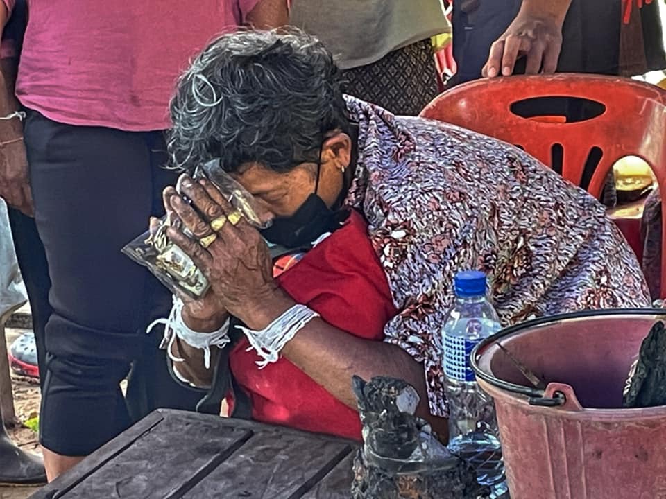 เพชร สหรัตน์ มอบเงินเฉียดล้าน!! รุดสร้างบ้านใหม่ให้ยาย หลังถูกไฟไหม้ เพชร สหรัตน์ มอบเงินเฉียดล้าน!! รุดสร้างบ้านใหม่ให้ยาย หลังถูกไฟไหม้