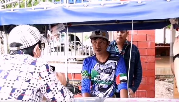 หัวใจนักสู้ตัวจริง! บ่าววี บุกเซอร์ไพรส์แฟนคลับหนุ่มพิการสู้ชีวิต จนกลั้นน้ำตาไม่อยู่ 