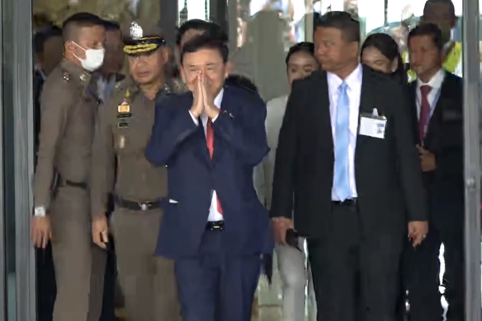 เปิดภาพนาที! ทักษิณ ชินวัตร กลับถึงไทยครั้งแรกในรอบ 17 ปี เปิดภาพนาที! ทักษิณ ชินวัตร กลับถึงไทยครั้งแรกในรอบ 17 ปี