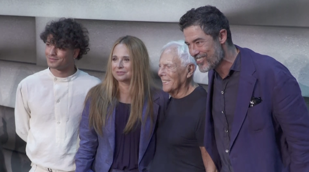 หนีไฟป่าซิซิลี!! ดีไซเนอร์ ‘จอร์โจ อาร์มานี’ รุดออกจากบ้านตากอากาศ หนีไฟป่าซิซิลี!! ดีไซเนอร์ ‘จอร์โจ อาร์มานี’ รุดออกจากบ้านตากอากาศ