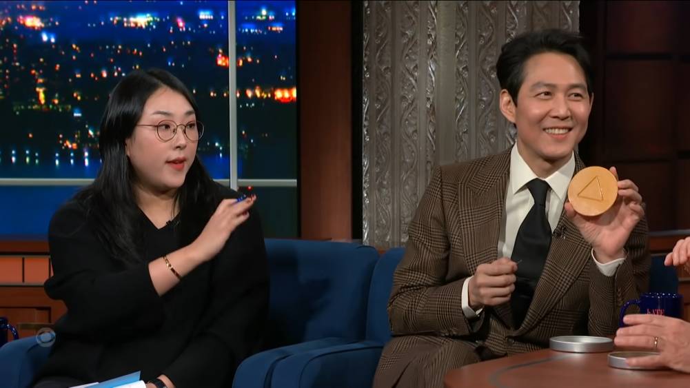 อีจองแจ เล่นเกมขูดน้ำตาลเกาหลีในรายการ The Late Show with Stephen Colbert (มีคลิป)