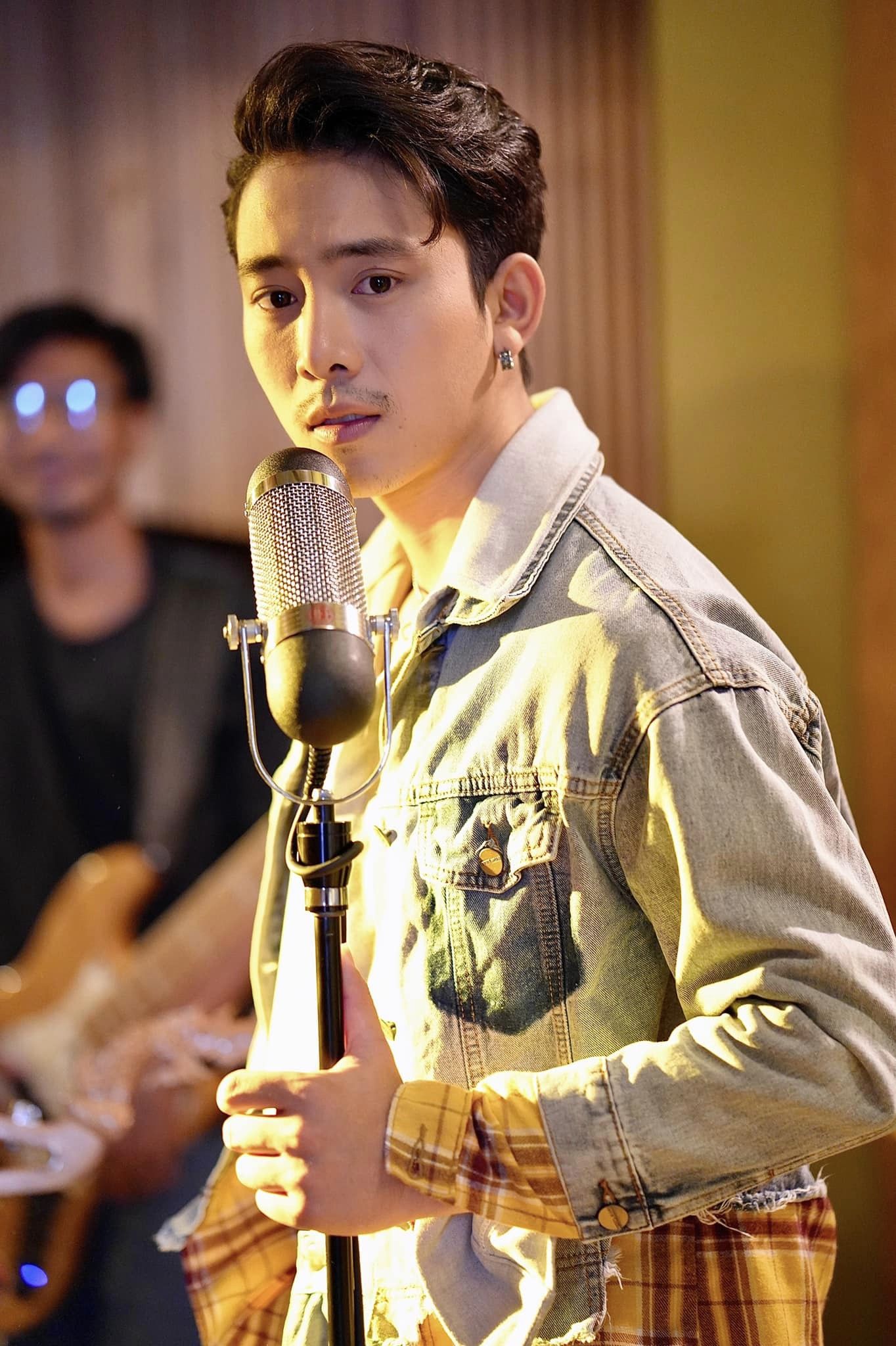 เบิ้ล ปทุมราช แจงชัด ไม่ได้บวช หลังมีเพจกุข่าวปลอม เบิ้ล ปทุมราช แจงชัด ไม่ได้บวช หลังมีเพจกุข่าวปลอม