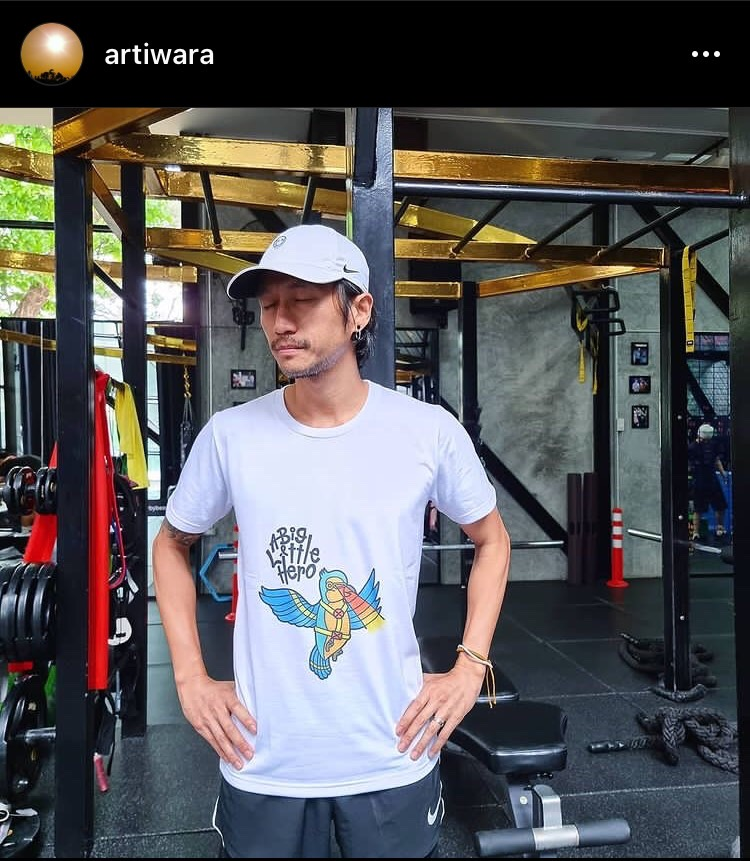 ตูน บอดี้สแลม เตรียมฟาดแข้งในสนามฟุตบอลที่จังหวัดแพร่ พร้อมแท็คทีมกับแก๊งค์ก้าวคนละก้าว 