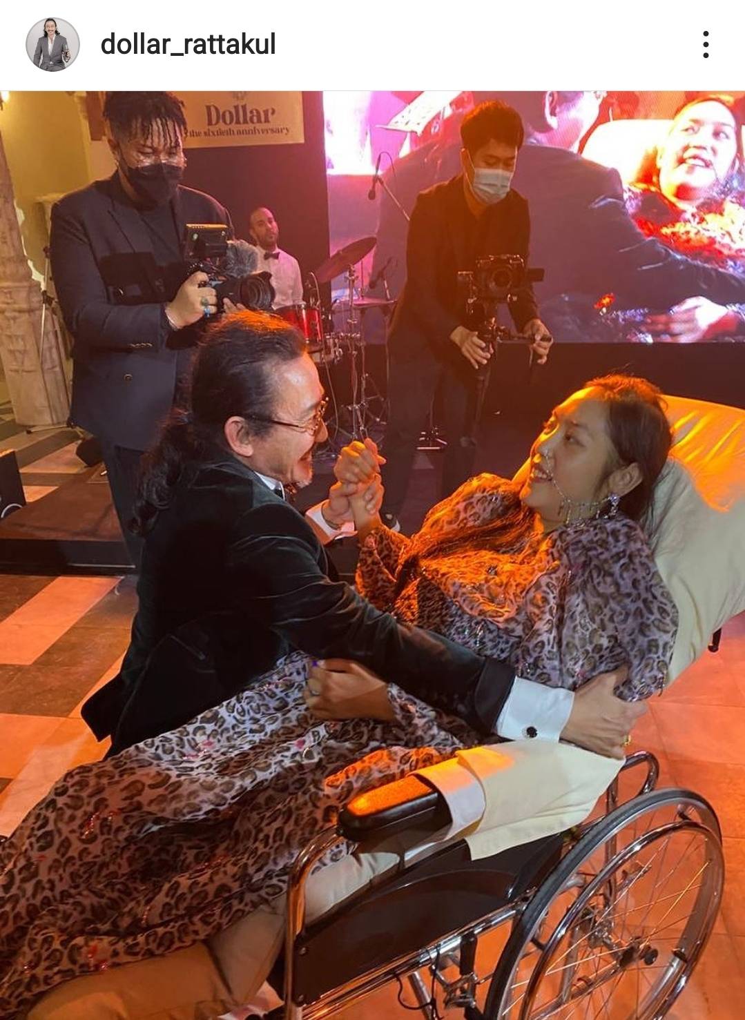 คุณหญิงแมงมุม เข้ารับการฟอกไต และผ่าตัดเย็บแผลกดทับ คุณหญิงแมงมุม เข้ารับการฟอกไต และผ่าตัดเย็บแผลกดทับ