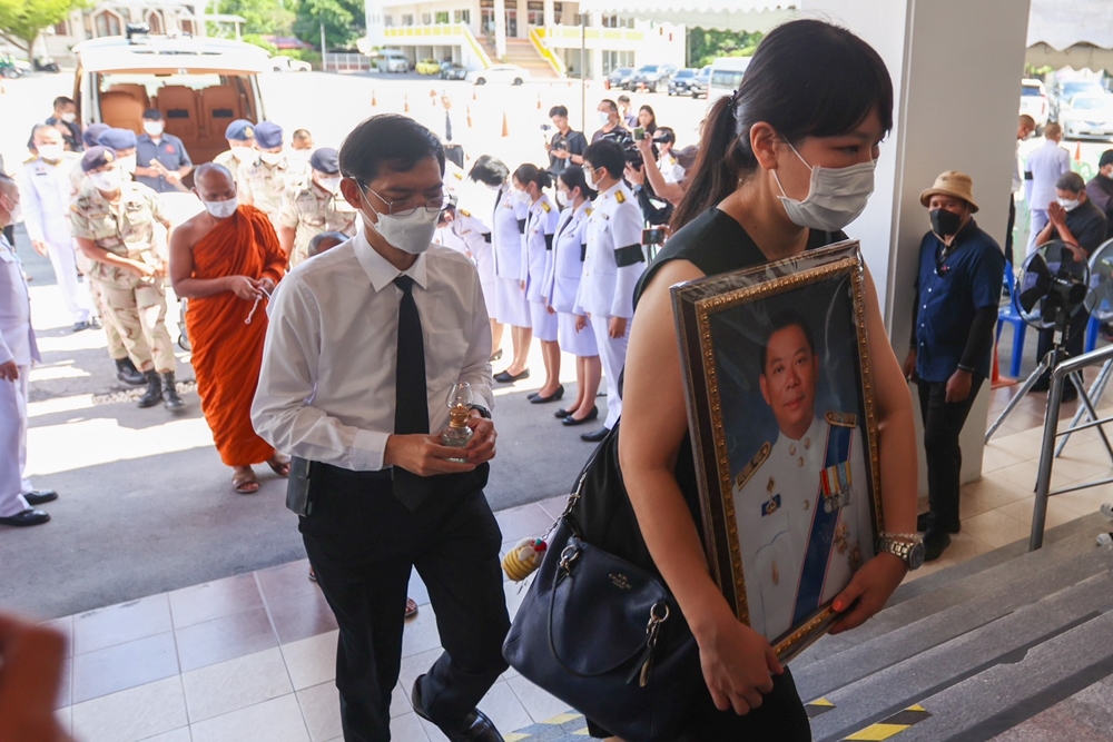 เคลื่อนร่าง ผู้ว่าฯหมูป่า ณรงค์ศักดิ์ โอสถธนากร ถึงวัดพระศรีมหาธาตุ เคลื่อนร่าง ผู้ว่าฯหมูป่า ณรงค์ศักดิ์ โอสถธนากร ถึงวัดพระศรีมหาธาตุ