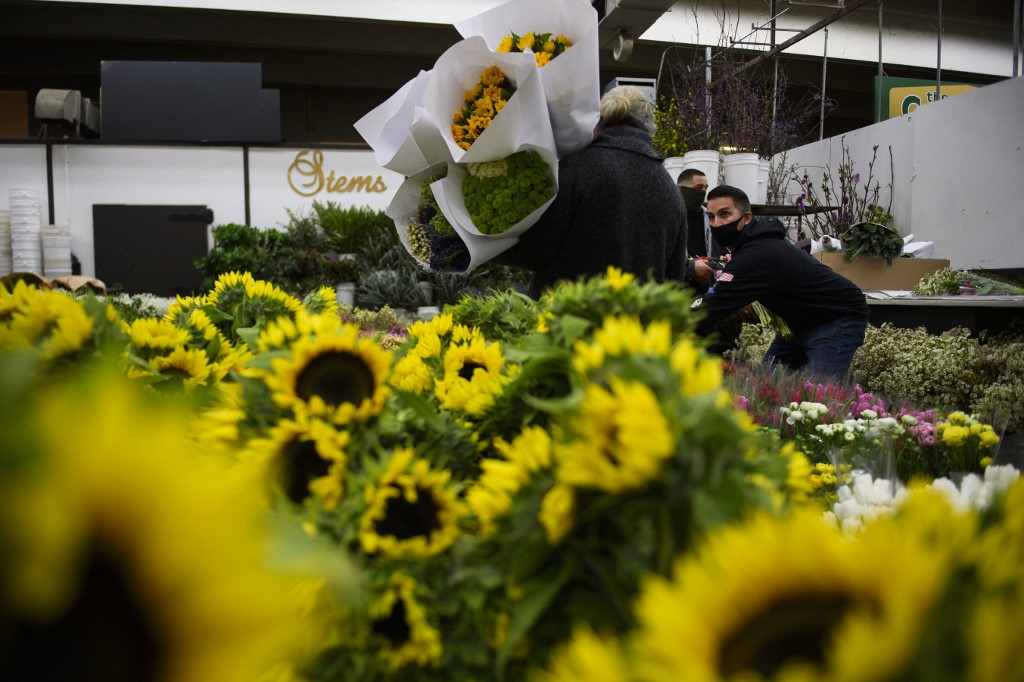 วาเลนไทน์ปี 65 ให้ดอกไม้อะไรดี? เปิดความหมายแต่ละชนิดแบบไหนซึ้งกินใจ วาเลนไทน์ปี 65 ให้ดอกไม้อะไรดี? เปิดความหมายแต่ละชนิดแบบไหนซึ้งกินใจ