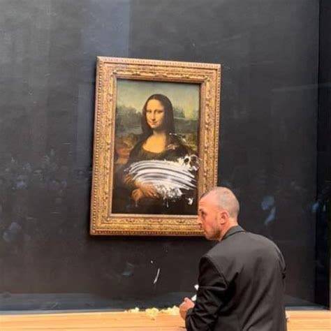 ชายปลอมตัวเป็นหญิงชราขว้างและละเลงเค้กบนภาพ โมนา ลิซ่า ทำเอาตกใจกันทั้งพิพิธภัณฑ์ลูฟวร์ (มีคลิป) ชายปลอมตัวเป็นหญิงชราขว้างและละเลงเค้กบนภาพ โมนา ลิซ่า ทำเอาตกใจกันทั้งพิพิธภัณฑ์ลูฟวร์ (มีคลิป)