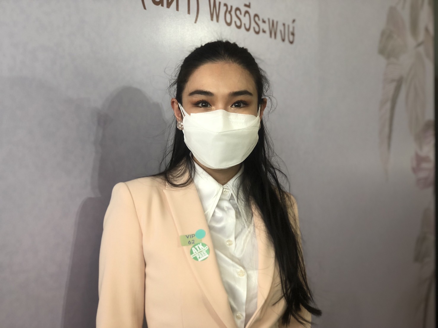 กระติ๊บ ชวัลกร รู้สึกเป็นเกียรติที่ได้ทำหน้าที่พิธีกรงานไว้อาลัย แตงโม นิดา กระติ๊บ ชวัลกร รู้สึกเป็นเกียรติที่ได้ทำหน้าที่พิธีกรงานไว้อาลัย แตงโม นิดา