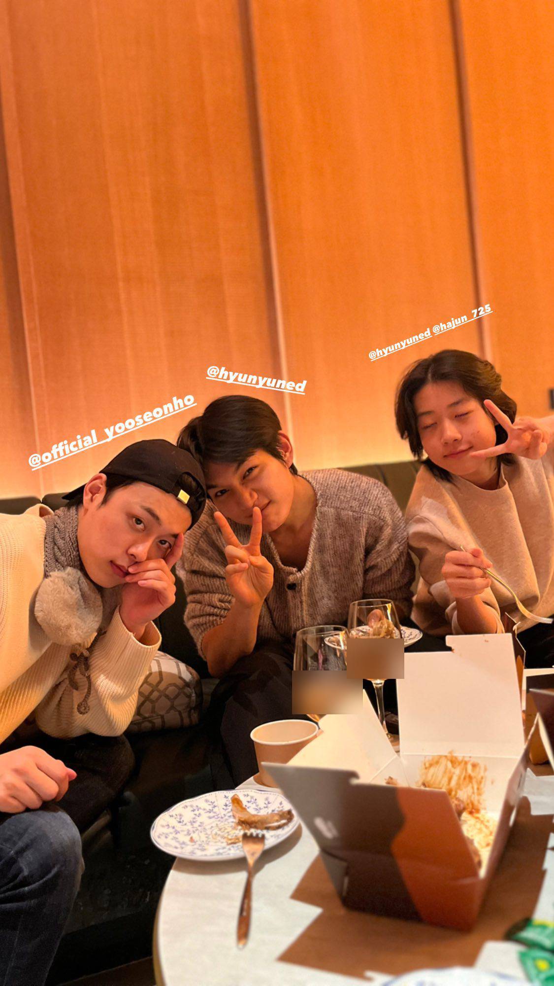 เสด็จแม่แฮปปี้!! ‘คิมฮเยซู’ ปาร์ตี้กับลูกชายในซีรีส์ ‘ใต้ร่มราชินี’ ครบทีม เสด็จแม่แฮปปี้!! ‘คิมฮเยซู’ ปาร์ตี้กับลูกชายในซีรีส์ ‘ใต้ร่มราชินี’ ครบทีม