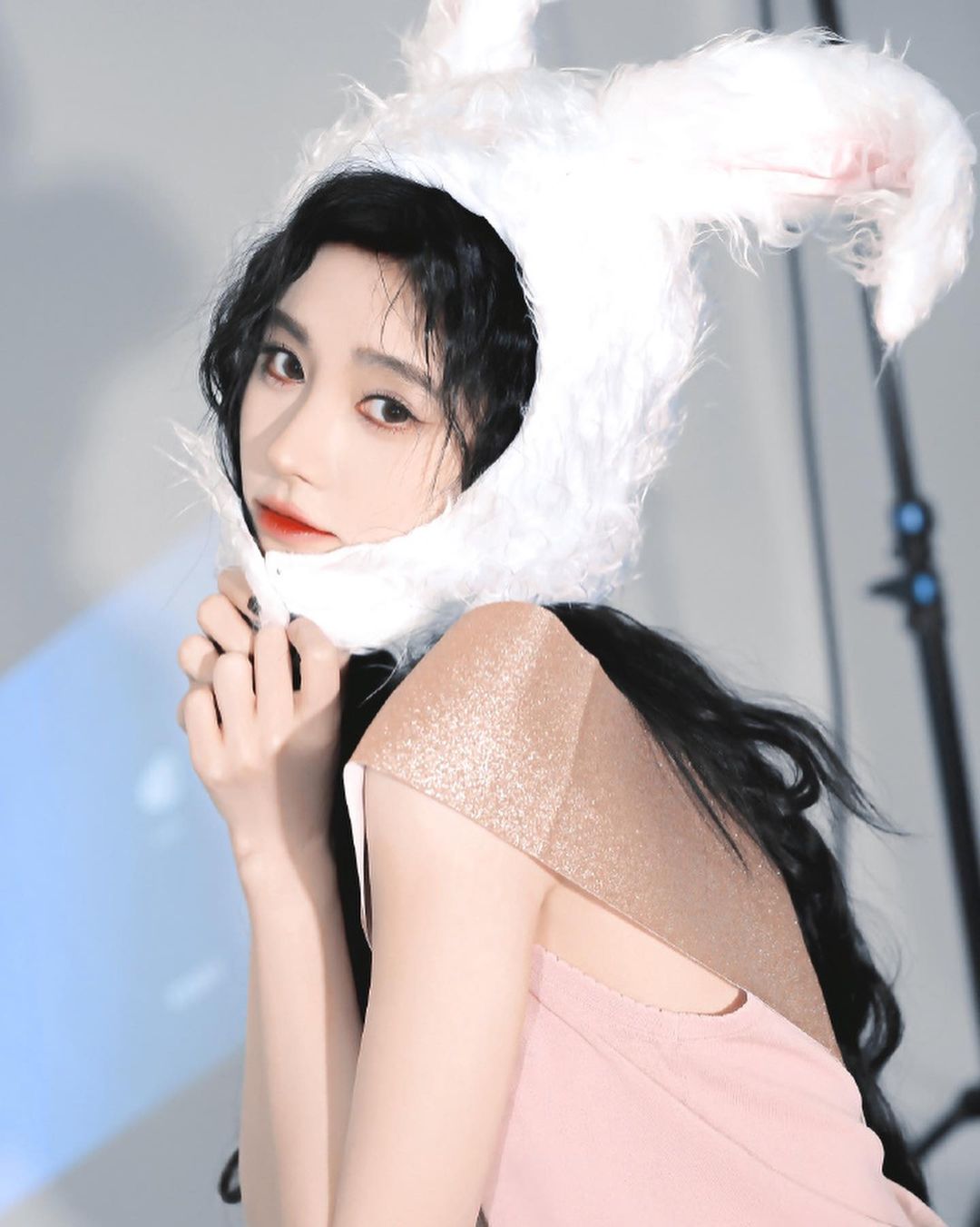 หนุ่มไทยใจละลาย!! ‘จวีจิ้งอี’ นางเอกจีน ‘ตำนานรักนางพญางูขาว’ ลัดฟ้าเที่ยวไทย