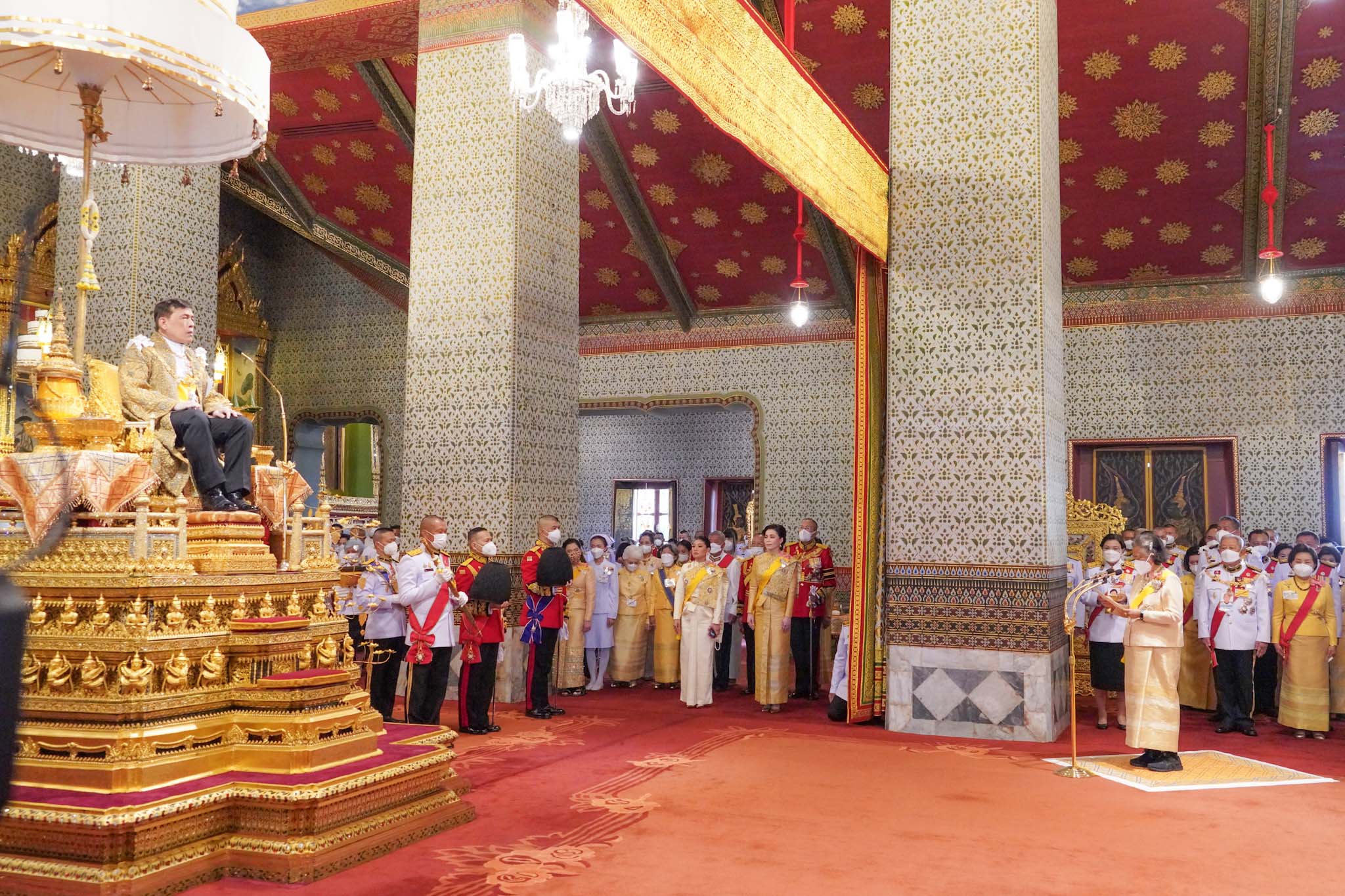 พระบาทสมเด็จพระเจ้าอยู่หัว เสด็จออกมหาสมาคมในการพระราชพิธีเฉลิม พระชนมพรรษา พุทธศักราช ๒๕๖๖
