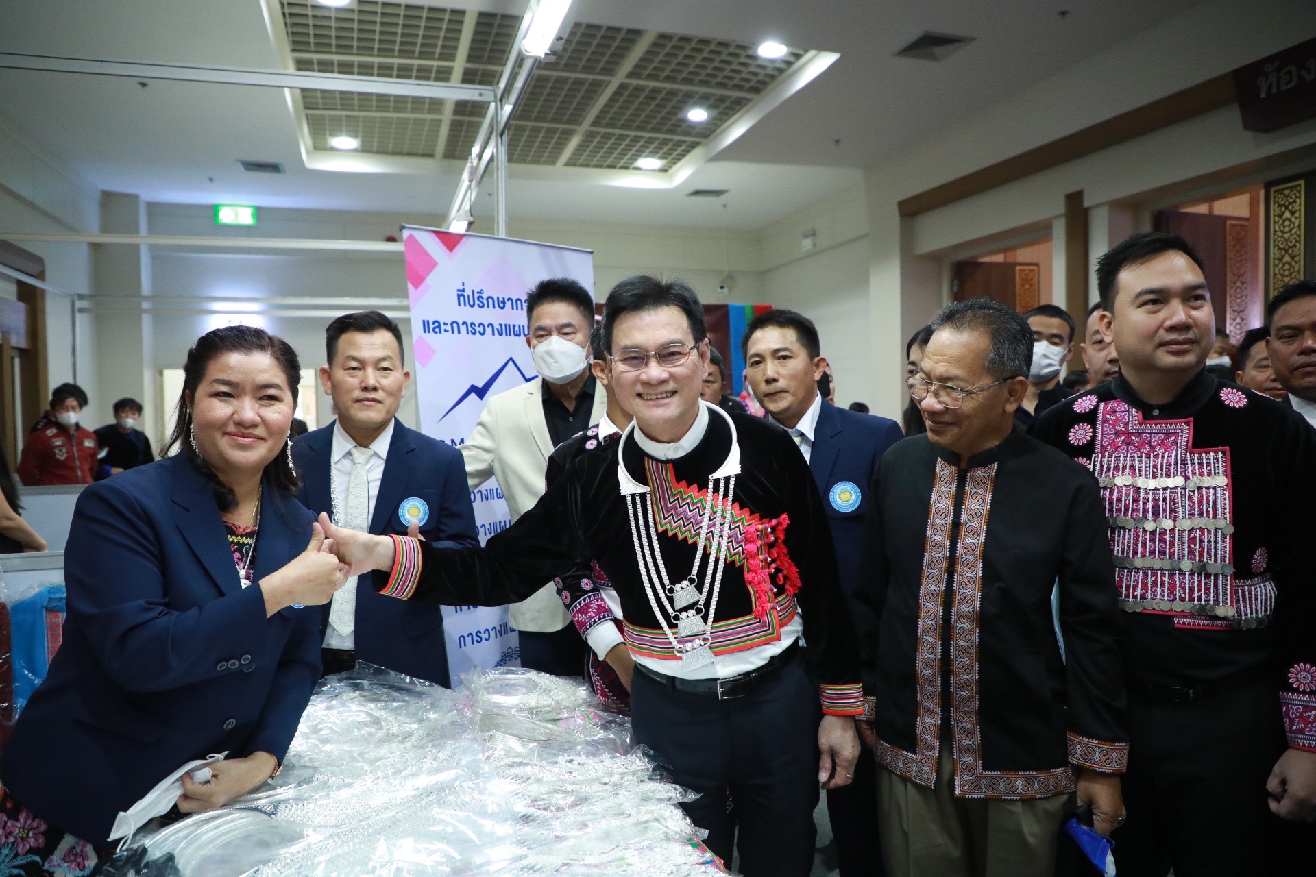 ม้ง Economic Leaders 2022 ยืนยันพาณิชย์ฯ พร้อมสนับสนุนสู่ตลาดโลก ม้ง Economic Leaders 2022 ยืนยันพาณิชย์ฯ พร้อมสนับสนุนสู่ตลาดโลก