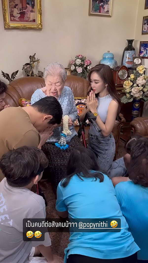 ซีนนี้อย่างพีค! เป้ย ปานวาด ลูบหัวให้พร ป๊อป นิธิ บอกเป็นคนดีต่อสังคมนะ! ซีนนี้อย่างพีค! เป้ย ปานวาด ลูบหัวให้พร ป๊อป นิธิ บอกเป็นคนดีต่อสังคมนะ!