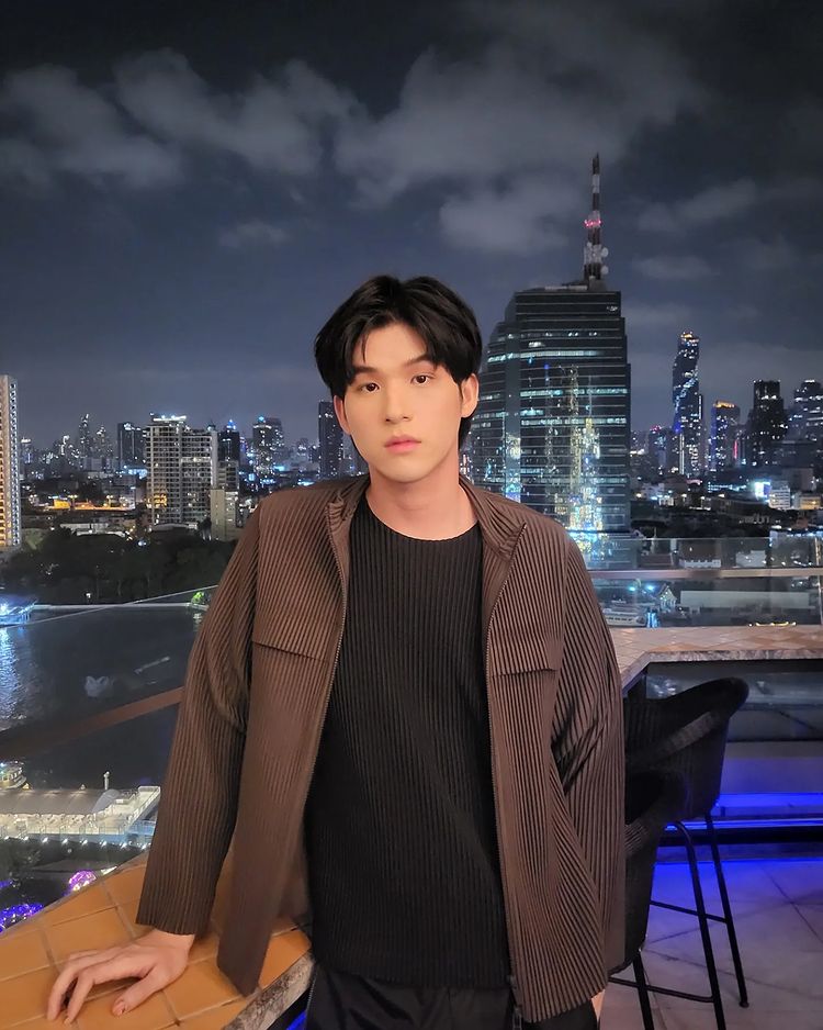 คัมแบคกร้าวใจ..สกาย ลุคค์ใหม่หล่อล่ำ  อ้อนฝากหนัง OMG รักจังวะผิดจังหวะ (มีคลิป) 