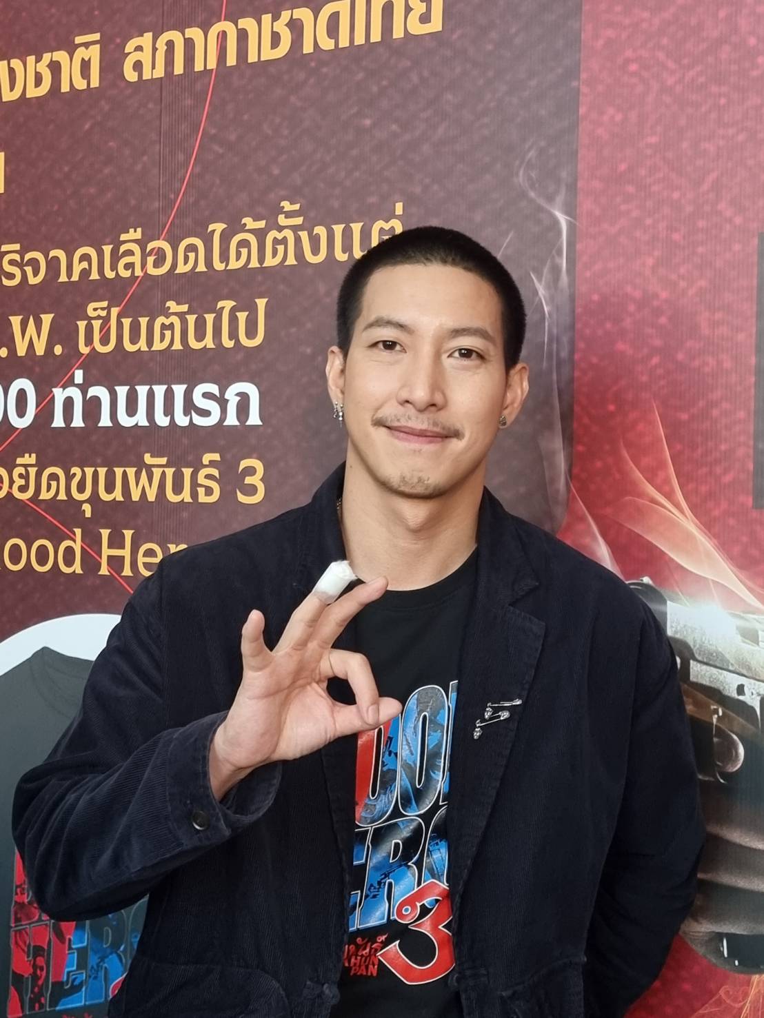 คำตอบจากนักสร้างตำนานบทใหม่ โตโน่ ภาคิน หลังมอบรองเท้าให้แฟนคลับ คำตอบจากนักสร้างตำนานบทใหม่ โตโน่ ภาคิน หลังมอบรองเท้าให้แฟนคลับ